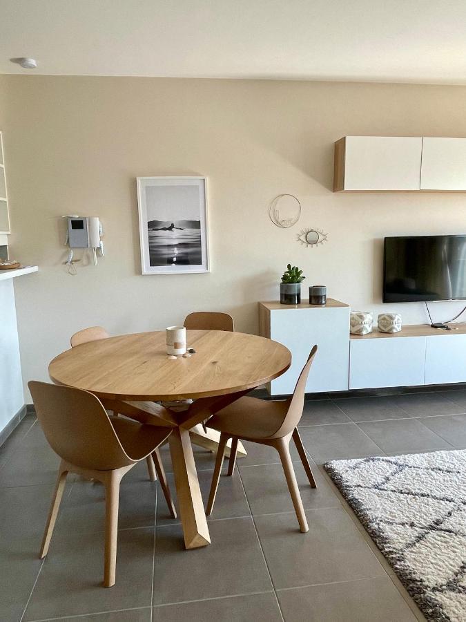 Appartement 4 P A 50 M De La *