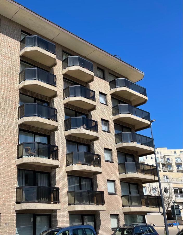 Appartement 4 P A 50 M De La *